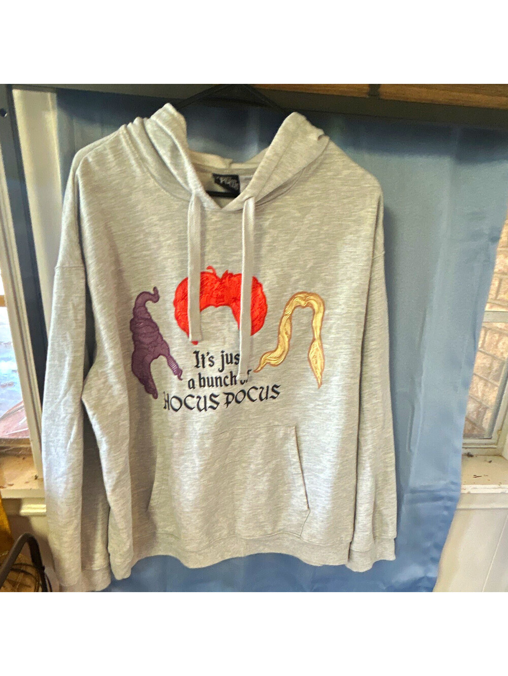 Disney Hocus Pocus Women's XL Gray Pullover Fleece Hoodie Graphic Pockets